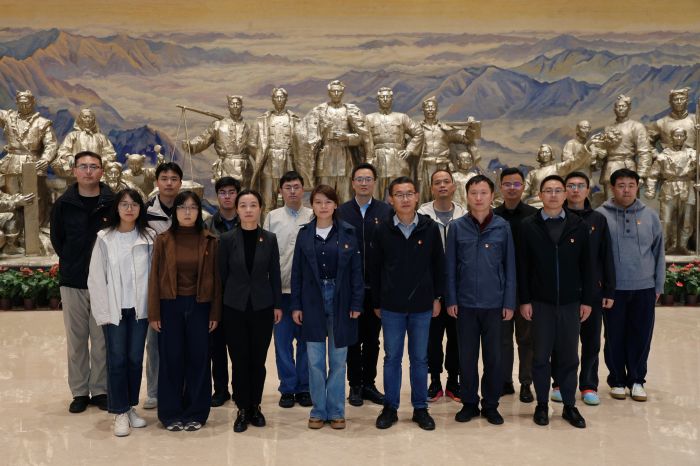 参观关中革命纪念馆.jpg