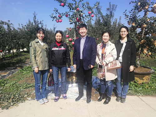 参观试验站后合影.jpg