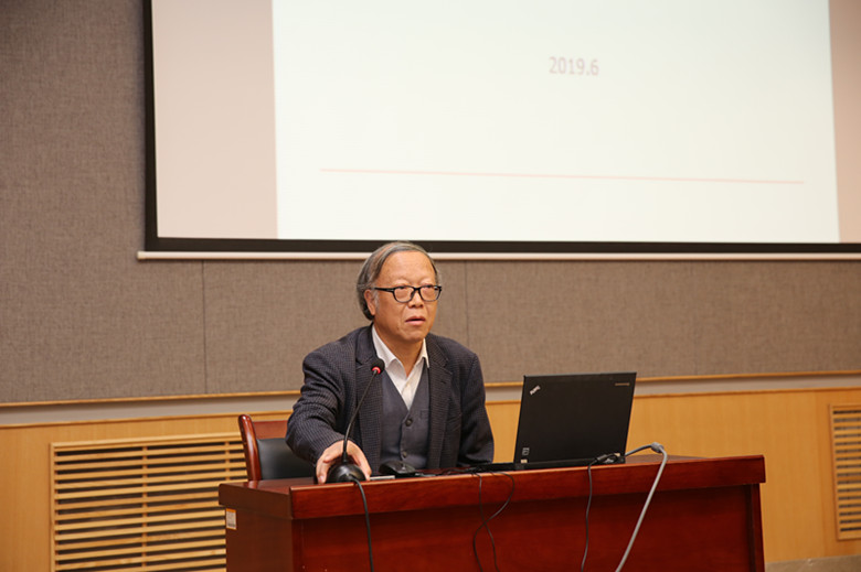 c9227d89314642fa8980d66d07acc4cb.jpg 樊志民教授作报告.jpg