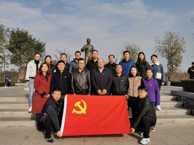 在习仲勋故居合影.jpg