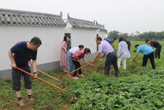 d4b85b7382f04e8fab6787b616ef64a7.jpg 火热的劳动.JPG