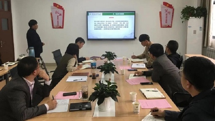 校团委支部联合就业指导中心支部开展政治理论学习 (2).jpg