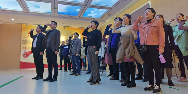 重温入党誓词 牢记初心使命.png