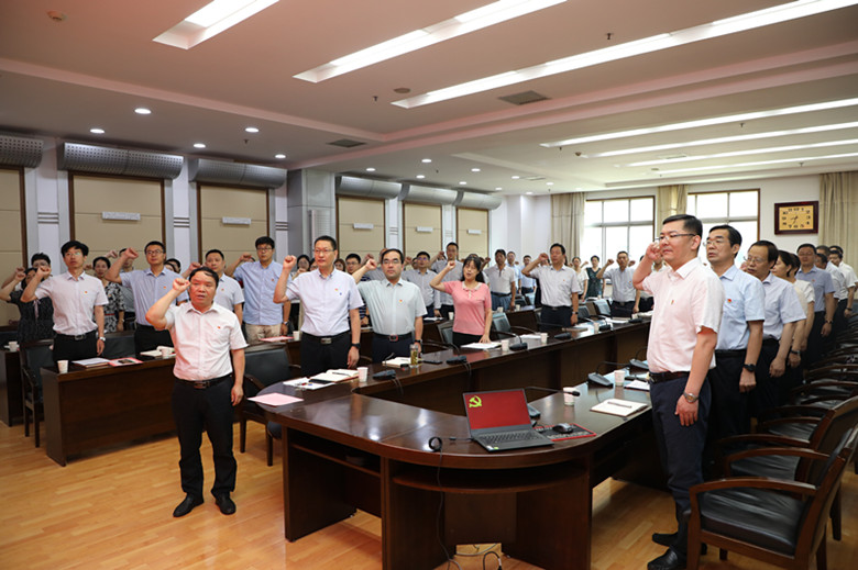 fd08be4442774047b2a6a6bec8e67a76.jpg 重温入党誓词.jpg